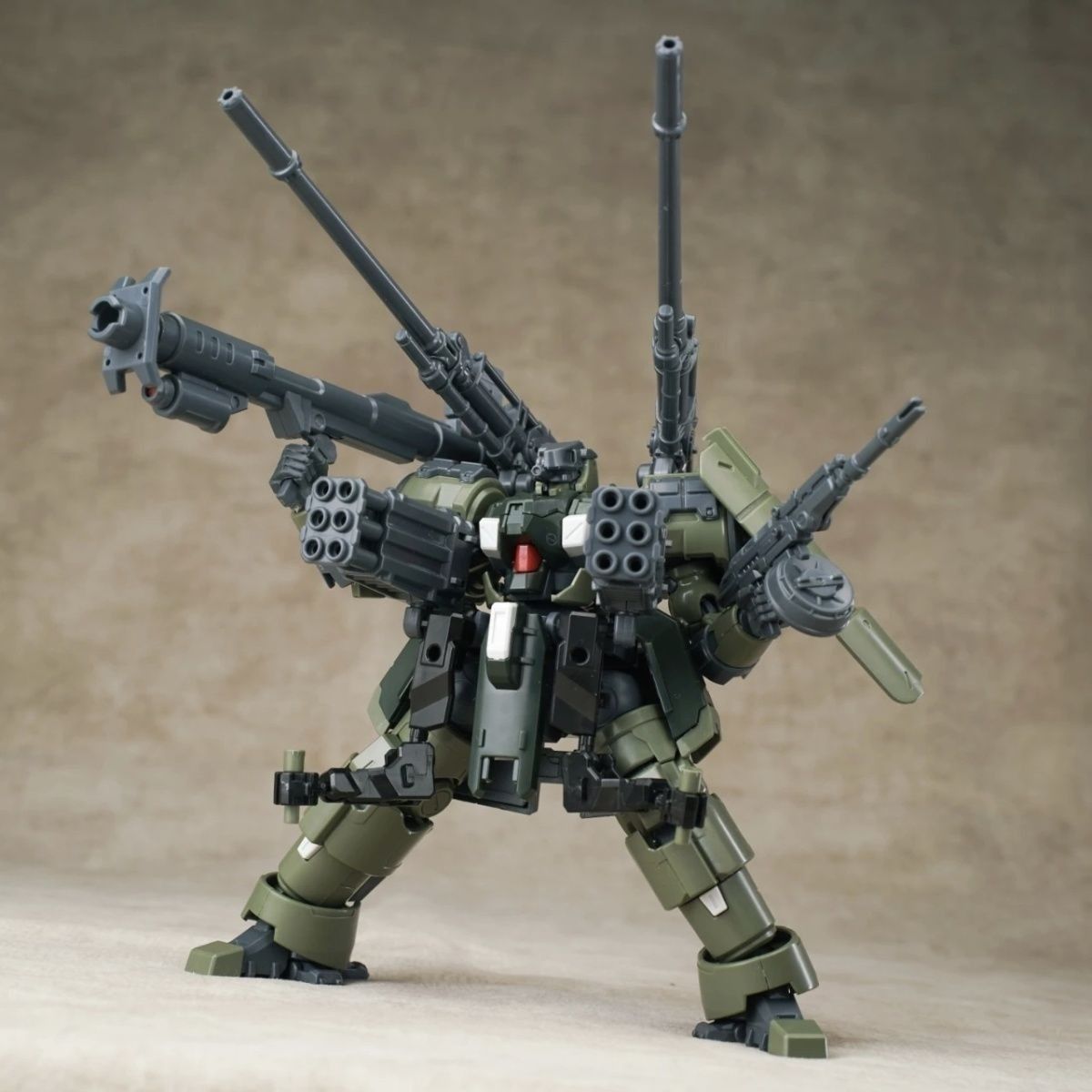 Heavy Equipment Game - Sheik Mainland ZAROV C1 1/144 Figura