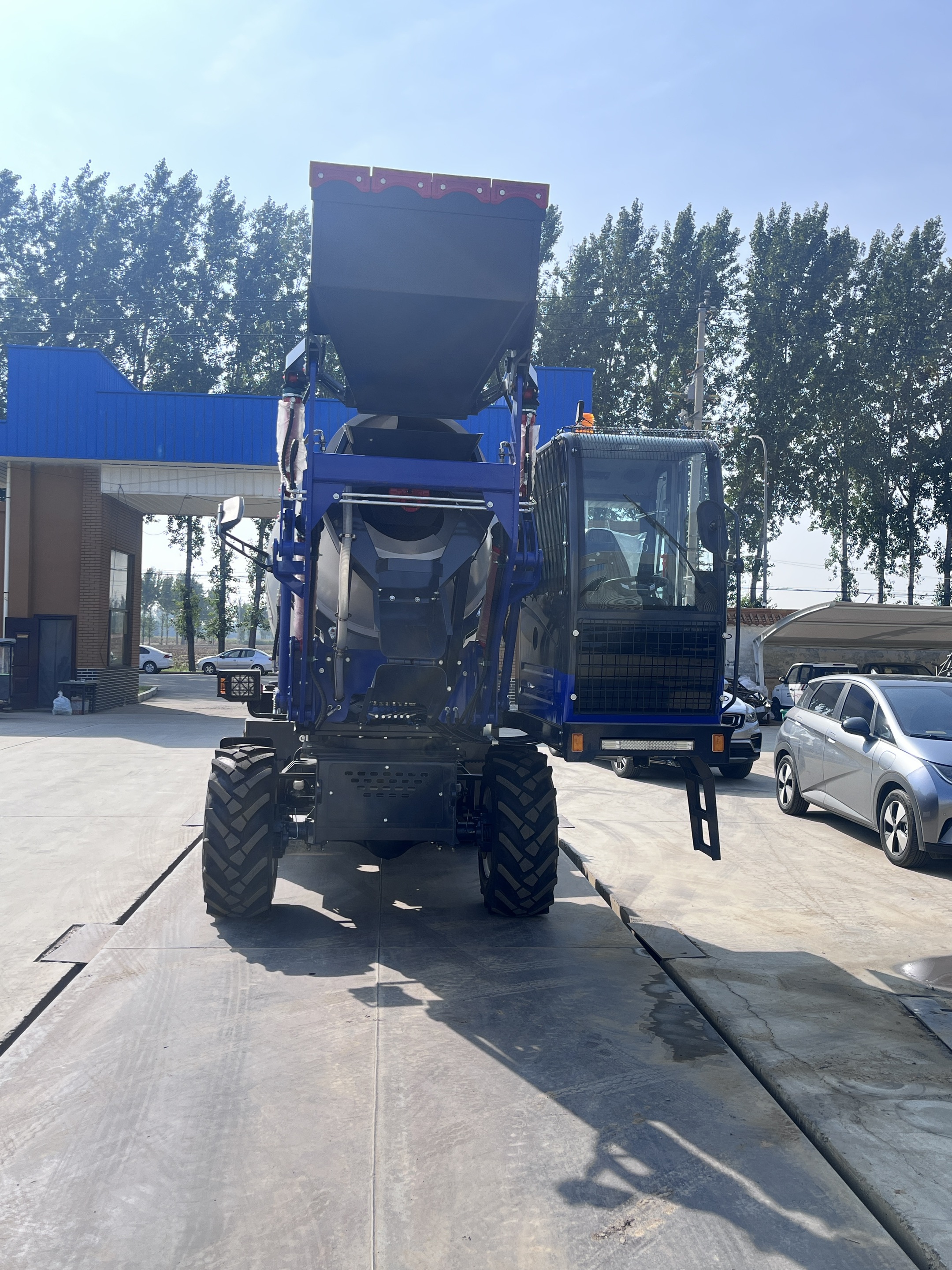 Camión Mezclador de Cemento y  - Heavy Equipment Truck reseña y precio